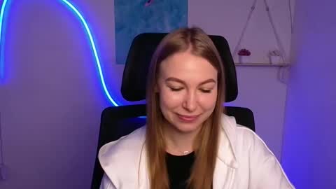 Emilia online show from October 20, 5:30 am