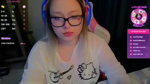 Snapshot of emiliaaah chatting on February 25, 9:13 pm emiliaaah online show from February 25, 9:13 pm