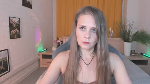 Snapshot of emiliabedy chatting on September 15, 9:09 am Emilia Bedy online show from September 15, 9:09 am