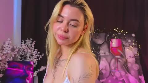 emiliadent online show from May 8, 10:53 am