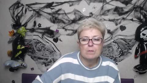 EmiliaGree online show from November 4, 6:40 pm