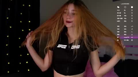 Snapshot of emiliaheather chatting on October 1, 11:22 pm Tessa online show from October 1, 11:22 pm