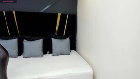 Snapshot of emiliee_xx chatting on December 9, 4:58 pm Emillie online show from December 9, 4:58 pm