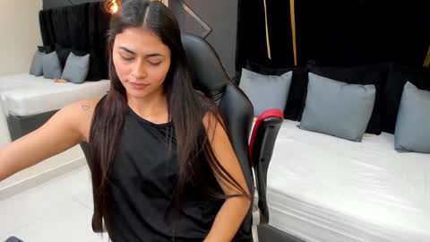 Snapshot of emiliee_xx chatting on December 10, 8:38 pm Emillie online show from December 10, 8:38 pm