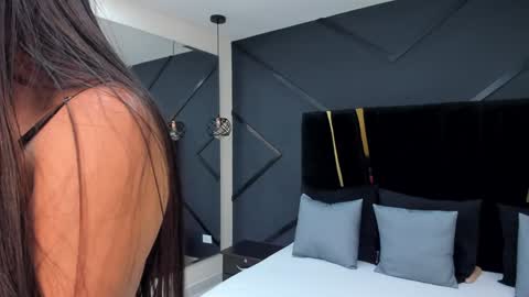 Snapshot of emiliee_xx chatting on December 26, 5:19 pm Emillie online show from December 26, 5:19 pm