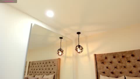 Snapshot of emiliee_xx chatting on January 6, 7:35 pm Emillie online show from January 6, 7:35 pm