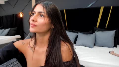 Snapshot of emiliee_xx chatting on January 16, 8:03 pm Emillie online show from January 16, 8:03 pm