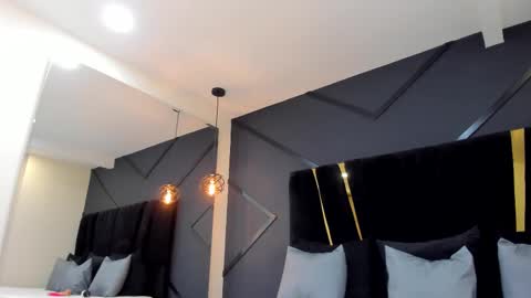 Snapshot of emiliee_xx chatting on March 5, 5:08 pm Emillie online show from March 5, 5:08 pm