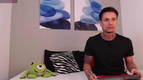 Snapshot of emilio_wolf chatting on January 17, 10:44 am EMILIO online show from January 17, 10:44 am