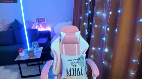 Emiliya online show from December 15, 2:27 am