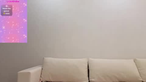 Snapshot of emilli_blanc chatting on December 18, 7:03 am emilli_blanc online show from December 18, 7:03 am