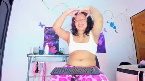Snapshot of emilly_coper18 chatting on February 9, 3:22 am emily online show from February 9, 3:22 am