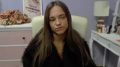 Emilly online show from November 6, 7:42 am