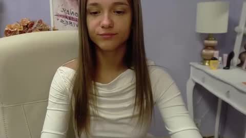 Emilly online show from November 7, 7:52 am