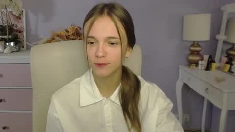 Emilly online show from December 5, 7:50 am