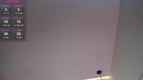 Snapshot of emilly_mell chatting on June 19, 12:31 pm emilly_mell online show from June 19, 12:31 pm