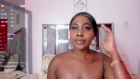 Snapshot of emilly_roaa chatting on February 11, 10:37 pm Emilly Roa online show from February 11, 10:37 pm