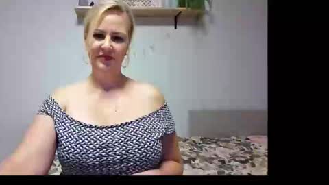EmillyLove online show from September 10, 10:54 pm