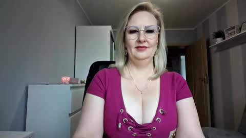 EmillyLove online show from March 31, 7:09 am