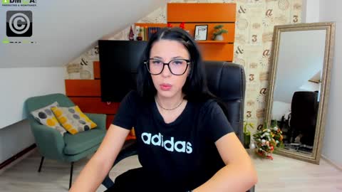 EmillyTaylor online show from December 20, 5:04 am