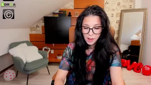 EmillyTaylor online show from March 12, 10:37 am