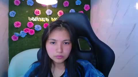 emiluna_a online show from June 12, 10:52 pm