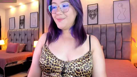 Snapshot of emily_5weet chatting on January 17, 3:45 am Emily online show from January 17, 3:45 am