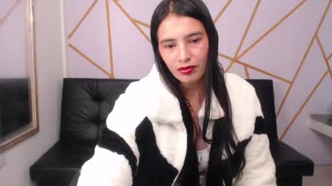 Snapshot of emily___rouse chatting on June 19, 3:44 am emily___rouse online show from June 19, 3:44 am