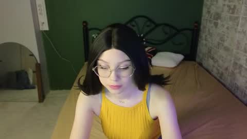 Snapshot of emily__hamilton chatting on May 29, 12:52 am Emily online show from May 29, 12:52 am