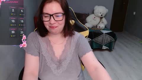 Emily 3 online show from November 9, 3:54 pm