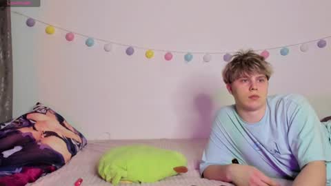 emily_and_ilumi online show from December 26, 6:43 pm