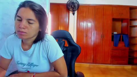 Snapshot of emily_and_soffy chatting on June 5, 12:33 pm Emily and Soffy online show from June 5, 12:33 pm