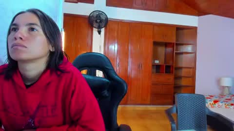 Snapshot of emily_and_soffy chatting on July 13, 12:52 pm Emily and Soffy online show from July 13, 12:52 pm