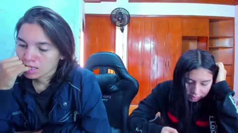 Snapshot of emily_and_soffy chatting on July 16, 12:11 pm Emily and Soffy online show from July 16, 12:11 pm