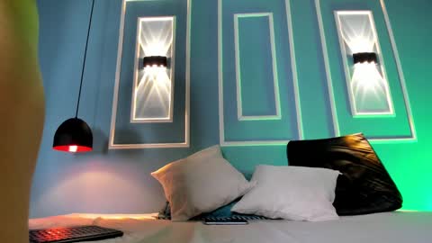 Snapshot of emily_ariaszc chatting on March 1, 12:23 pm Emily online show from March 1, 12:23 pm