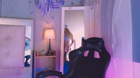 emily_castillo1_ online show from April 1, 5:30 am