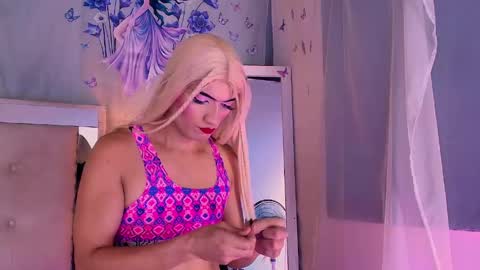 emily_castillo1_ online show from May 20, 4:51 am