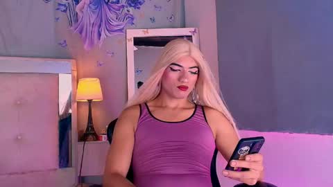 emily_castillo1_ online show from May 22, 6:53 am