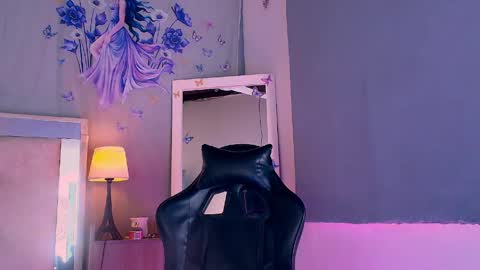 emily_castillo1_ online show from May 23, 7:35 am