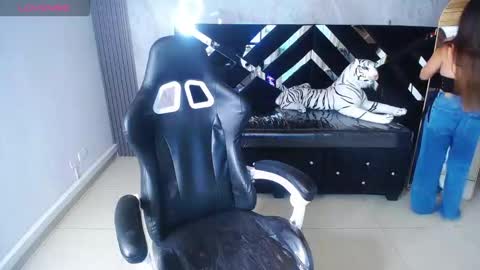 emily_cooper_t online show from September 16, 3:07 am