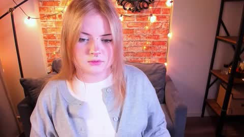 emily_coyness online show from February 25, 5:00 pm