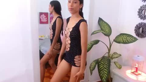 Snapshot of emily_cross_ chatting on September 23, 6:33 pm Emily online show from September 23, 6:33 pm