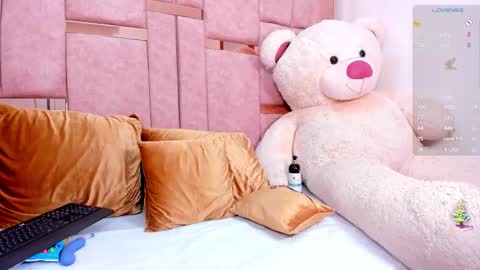 Snapshot of emily_daarell chatting on December 20, 8:16 pm M I A online430pm- 930pm online show from December 20, 8:16 pm