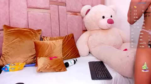 Snapshot of emily_daarell chatting on December 22, 10:40 pm M I A online430pm- 930pm online show from December 22, 10:40 pm