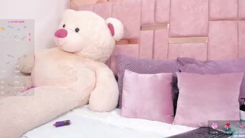 Snapshot of emily_daarell chatting on February 26, 10:42 pm M I A online430pm- 930pm online show from February 26, 10:42 pm