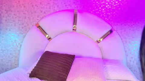 emily_dempsey online show from December 22, 7:44 pm