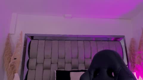 Emily online show from November 12, 1:11 pm