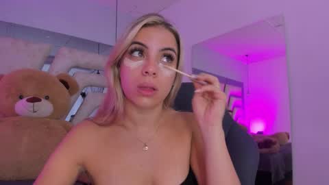 Emily online show from December 15, 11:36 am