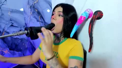 Snapshot of emily_evol chatting on July 1, 11:56 am emily_evol online show from July 1, 11:56 am