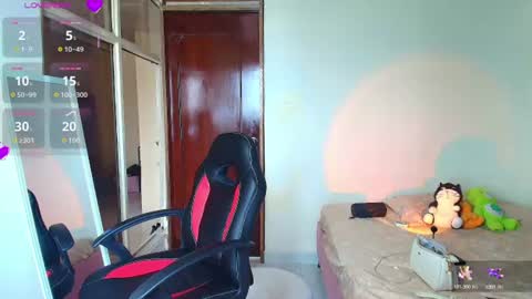 emily_foru online show from June 13, 7:45 pm